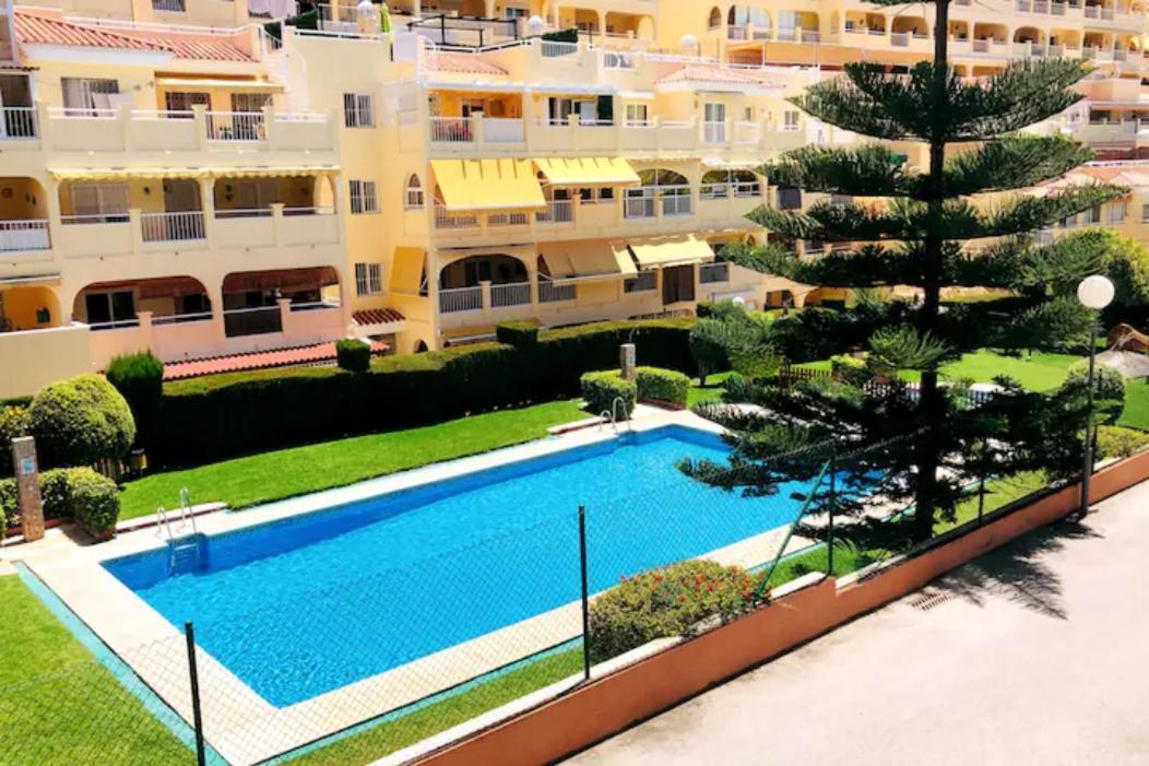 Piso En Zona Tranquila De - Torrequebrada Golf Apartment Benalmádena Exterior photo